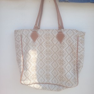 กระเป๋าสะพายไหล่ผ้าแจ็คการ์ดทอมือ - Product Image 2