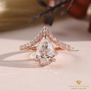 แหวนทองคำแท้ 14K ดีไซน์มงกุฎทรงลูกแพร์ ประดับเพชร CVD แล็บโกรว์ น้ำหนัก 2.00 กะรัต สี E ความสะอาด VVS2 รับรองโดย IGI สำหรับผู้หญิง - Product Image 1