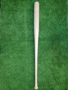 Venta al por mayor a granel bates de béisbol de madera de alta calidad Madera personalizada con logotipo personalizado y mango de agarre - Product Image 5