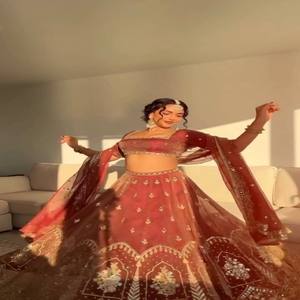 Conjunto de Lehenga de Seda VASTRA COTTAGE con Bordado de Hilo y Lentejuelas, Blusa sin Coser con Dupatta, Conjunto de Choli Completamente Cosido - Product Image 5