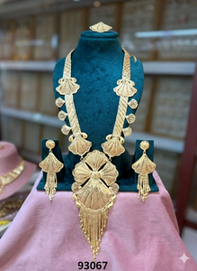 ชุดเครื่องประดับเจ้าสาว MOLL JEWELLERS ทองชุบอัลลอยด์ 24K หรูหรา ประกอบด้วยสร้อยคอแบบมีจี้พู่ห้อยหลายชั้น ต่างหูเข้าชุด และแหวนประดับเพชรซิร์คอน - Product Image 5