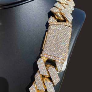 Cadena Cubana Miami de 20 mm con Incrustaciones de Moissanita, Chapada en Oro de 10K y Rodio, Diseño Moderno para Regalo Hip-Hop, Marca RB Gems - Product Image 2