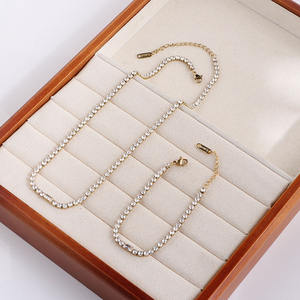 Collier en acier inoxydable de style minimaliste européen américain pour femmes, collier rétro à la mode, simple, serti de diamants - Product Image 1