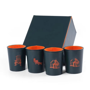 Juego de 4 vasos para dados de cuero sintético, redondos, con relieve de tema natural, con caja de almacenamiento, estilo clásico, para juegos de adultos - Product Image 1