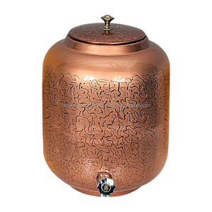Distributeur d'eau en cuivre pur fabriqué à la main de pot d'eau de qualité supérieure de conception classique avec des avantages ayurvédiques pour la santé pour l'hôtel à la maison - Product Image 1