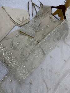 Ensemble trois pièces en organza Kundan pur avec broderie et travail de sequins, doublure en micro-coton épais, pour femme, tenue de mariage, rose - Product Image 6