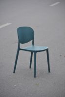 Silla de Comedor Contemporánea sin Brazos TM01, Respaldo de Malla Plástica |   Sillas Apilables de Polipropileno con Patas Metálicas de Lujo para Bistro, Restaurante y Hotel
