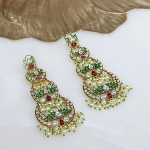 Boucles d'oreilles de mariage pour femme plaquées or, style lustre, avec pierres de cristal Kundan, en laiton plaqué argent, parfaites pour les soirées, tendance - Product Image 2
