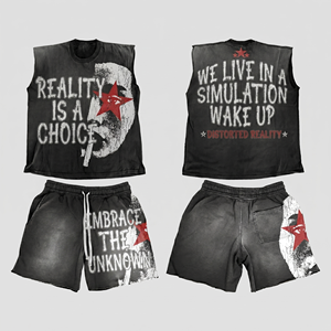 Conjunto de camiseta sin mangas y pantalones cortos de algodón GSM premium, color rojo, con estampado de diamantes de imitación y logotipo personalizado para hombre. - Product Image 4