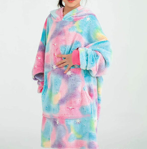 Sudadera con Capucha y Manta Personalizada con Diseño Sublimado, Material 100% Poliéster que Brilla en la Oscuridad - Product Image 4