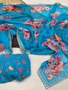 Sari en Georgette de Haute Qualité avec Imprimé Floral Numérique et Bordure Brodée - Ensemble Blouse Assortie - Fournisseur Indien - Product Image 3