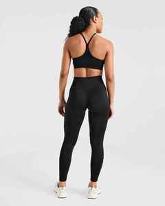 Conjunto de Yoga de 2 Piezas Negro, Top Corto Línea Y, Leggings de Cintura Alta hasta la Rodilla, Sin Costuras, Color Sólido, Spandex, Poliéster, X Sports City OEM - Product Image 3