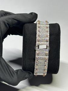 Reloj de Cuarzo para Hombre con Esfera Romana y Diamantes Redondos de Moissanita en Oro Blanco de Excelente Calidad, Disponible a un Precio Accesible - Product Image 2