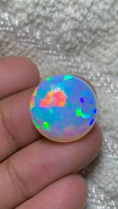 Opale d'Éthiopie naturelle, pierre précieuse en vrac, cabochon ovale, jeu de couleurs, base blanche, pour la fabrication de bijoux - Product Image 3