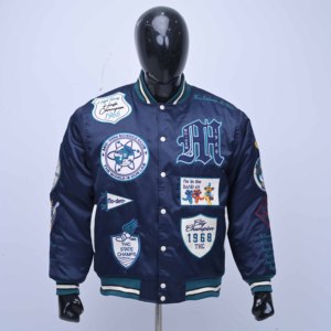 Veste en satin sur mesure de haute qualité avec broderie, veste varsity d'hiver pour homme, couleur personnalisée, respirante, haute qualité - Product Image 1