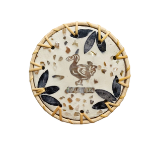 Posavasos Artesanal de Nácar Resistente al Calor - Base de Concha Natural con Revestimiento de Ratán - Accesorio Sofisticado para la Mesa - Product Image 2