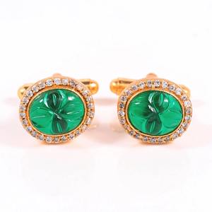 Boutons de manchette personnalisés en jade vert naturel brut plaqué or, pierres précieuses fines, provenant du Rajasthan, pour cadeau de mariage du marié - Product Image 2