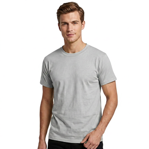 เสื้อยืดคอกลมแขนสั้นสีเทาสำหรับผู้ชาย ผ้าคอตตอนเจอร์ซีย์ถัก สีพื้น เรียบง่าย สไตล์ลำลอง - Product Image 1