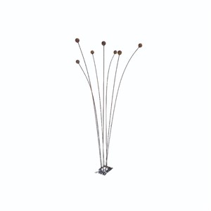 Piquet de jardin moderne en métal rouge en forme de roseau, sculpture décorative contemporaine pour extérieur - Product Image 4