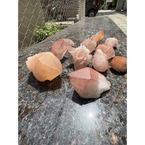 High Quality Himalayan Pink Quartz Small Pieces Natural <b>Crystal</b> <b>Chips</b> for Home Decor and Jewelry Making - Product Image 3