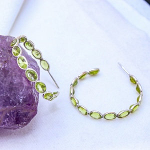 Pendientes de Aro Abiertos con Bisel de Peridoto Ovalado Natural de Plata de Ley 925 al por Mayor - Memoria Jewels - Product Image 5