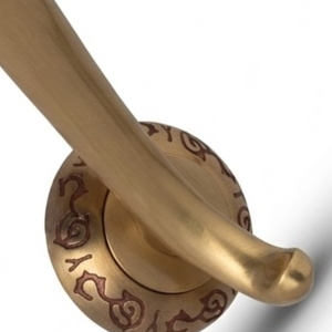 Manija de Puerta de Diseño Moderno y Duradero de Latón Macizo Lyra |   Palanca Curva de Lujo con Grabado Ornamental para Hoteles Arquitectónicos de Alta Gama - Product Image 4