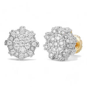 Pendientes de tuerca redondos de moissanita en plata de ley chapada en oro con diseño floral de halo y circonitas engastadas - Product Image 1