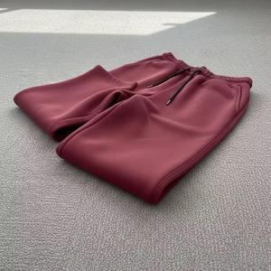 กางเกงวอร์มขาบานทรงหลวมพิมพ์ลายโลโก้แบบกำหนดเอง เอวสองชั้น ทรงตรง ขากว้าง - Product Image 3