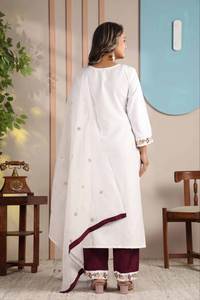 Ensemble élégant de kurta et pantalon en pur coton avec dupatta pour femmes et filles - Product Image 3