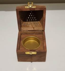 Brûleur à Bakhoor portable en résine et bois pour une fragrance intérieure intense et agréable et une décoration d'intérieur à prix raisonnable, achetez maintenant - Product Image 1