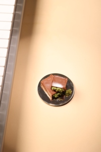 Chocolat au lait Dairy Milk Dubai avec beurre de cacao et noix, produit OEM personnalisé dans un coffret cadeau de luxe - Product Image 2
