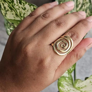 แหวนทองเหลืองทำมือ ดีไซน์ทันสมัย ขัดเงาเคลือบสีคุณภาพส่งออก พร้อมสีที่ปรับแต่งได้ สวมใส่ตามประเพณีพื้นเมืองอินเดีย - Product Image 2