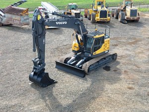 Excavadora de cadenas Volvo EC220D de la mejor calidad con cucharón de 8m de capacidad, motor y caja de cambios de alta eficiencia - Product Image 3