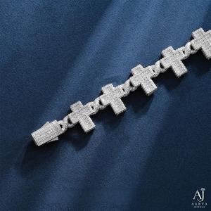กำไลข้อมือแบบ Cuban Link ชุบทองคำสีกุหลาบ ประดับเพชรโมอิสซาไนต์ รูปทรงกางเขน เงินแท้ 925  งานฝังแบบ Claw Setting ของขวัญสำหรับทุกเพศ  งานจิวเวลรี่ - Product Image 6