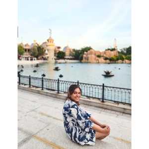 Conjunto de pantalones cortos Peacock Garden talla XS - Product Image 1