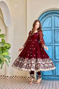 Conjunto Anarkali de Seda con Textura Rígida y Detalles Bordados, Estilo Bollywood, Largo hasta el Suelo, para Fiestas y Eventos Festivos - Product Image 3