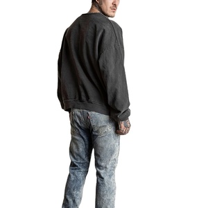 Sudadera de hombre OEM personalizada con bordado 3D, cuello redondo, peso pesado, 100% algodón, forro grueso, estilo oversize, para invierno, anti-bolitas - Product Image 3