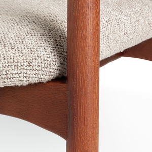 Chaise de salle à manger minimaliste de style mid-century - Structure en bois massif et revêtement en bouclette - Product Image 5