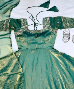 Lehenga Choli de Seda Verde para Mujer, Cuello Cuadrado, Bordado, Elegante Vestido de Novia Estilo India Pakistán, ABC- Signature 85881 - Product Image 4