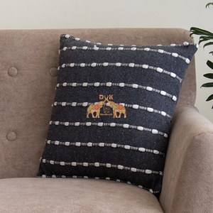 Nouvelle Arrivée Housses de Coussin Modernes Personnalisées en Coton Tissé, Housse de Coussin Décorative pour Canapé à Pompons - Product Image 3