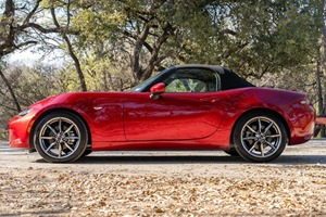 Mazda M-X-5 Miatata Grand Touring 2024, Automático, Volante a la Izquierda, Asientos de Cuero, Neumáticos R15, Portaequipajes de Aluminio, Cámara Trasera - Product Image 3