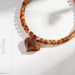 Collier pendentif en résine fait main, bijoux en résine avec fleurs réelles, collier tendance, cadeau unique pour femmes, bijoux à la mode - Product Image 4