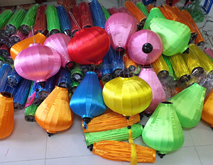 ผู้ผลิตจำหน่ายโคมไฟไหมเวียดนาม โคมไฟไหมโครงไม้ไผ่ โคมไฟไหมตกแต่ง สำหรับให้แสงสว่างในร้านอาหาร - Product Image 5