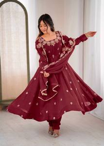 Vestido Anarkali de seda crujiente con bordado y lentejuelas, traje indio moderno con falda y dupatta - Product Image 2
