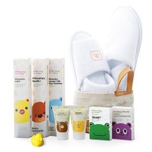 Set <span class=keywords><strong>de</strong></span> Baño Desechable para Niños, Ideal para Hoteles Familiares, Lindas Pantuflas <span class=keywords><strong>de</strong></span> Osito, Kit Dental para Adultos y Niños, Artículos <span class=keywords><strong>de</strong></span> Aseo - Product Image 2