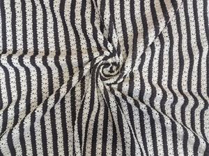 Tissu en dentelle peignée rayé imprimé marron foncé et beige, respirant et léger, idéal pour les robes de femmes et de jeunes filles - Meilleure vente - Product Image 3