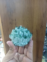 Grappe de cristaux verts, formation minérale brute, spécimen de pierre décorative pour la décoration intérieure, la collection, l'exposition et les cadeaux