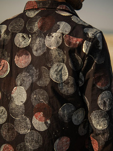 เสื้อเชิ้ตผู้ชายผ้าฝ้ายสีดำงานฝีมือพรีเมียม พิมพ์ลายวงกลมด้วยเทคนิคแฮนด์บล็อก คอปกติดกระดุม แขนยาว สไตล์ชาติพันธุ์ - Product Image 5