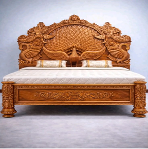 Cama clásica de madera maciza con tallados de celosía arqueada y pilares. Disponible a precios de mayorista. - Product Image 3