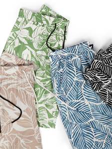 Pantalones cortos de hombre con estampado de palmeras, cintura elástica con cordón, estilo tropical, para verano, playa, vacaciones, coloridos, camisa blanca de verano para hombre - Product Image 2